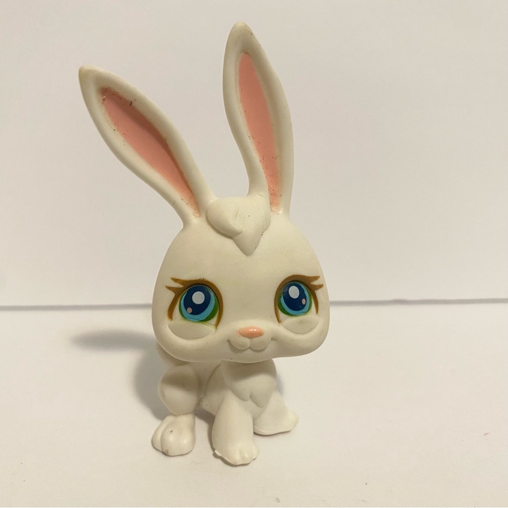 LPS Bunny Littlest Pet Shop 3 White Blue Eyes Vintage Toy Figure 2000s 4/$20 🛑